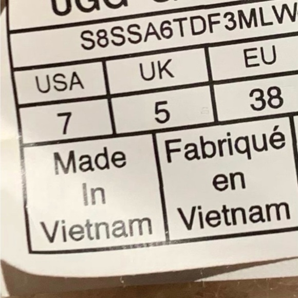 UGG Brown Rain and Snow Boots with Rubber Sole and Leather Upper - Picture 8 of 9